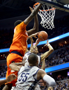 Otto Porter attempts to get a shot up in the paint as Jerami Grant skies for the block.