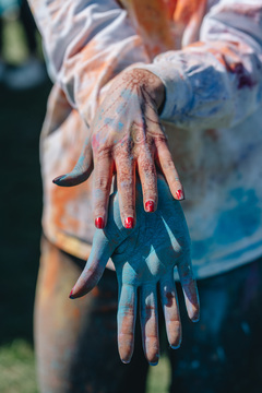 A student displays the henna design on her color-filled hands.