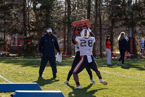 Syracuse offensive coordinator Jeff Nixon interviewed for the Houston Texans’ offensive coordinator job, according to ESPN’s Jeremy Fowler.