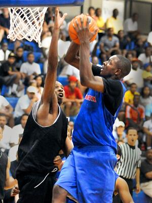 Jerami Grant (right)